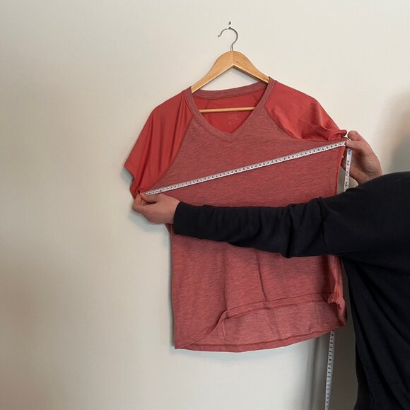 North Face. Reactor T-Shirt. Pink/Salmon Color. Size Medium. Womens. - Picture 3 of 6